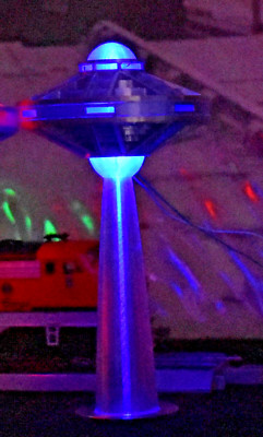 HO 1:87 Scale AREA 51 SpaceShip UFO Flying Saucer LED BLUE Orb Abduction Beam