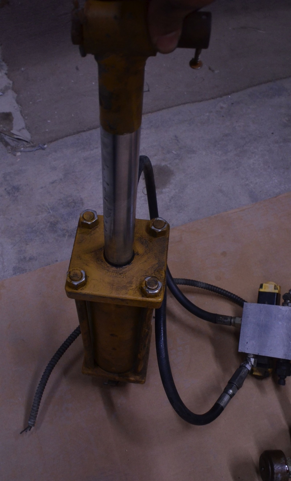 Parker 656506 Hydraulic Pump w/ Cylinder, Reservoir & 3MD-07-AC-10 Control Valve