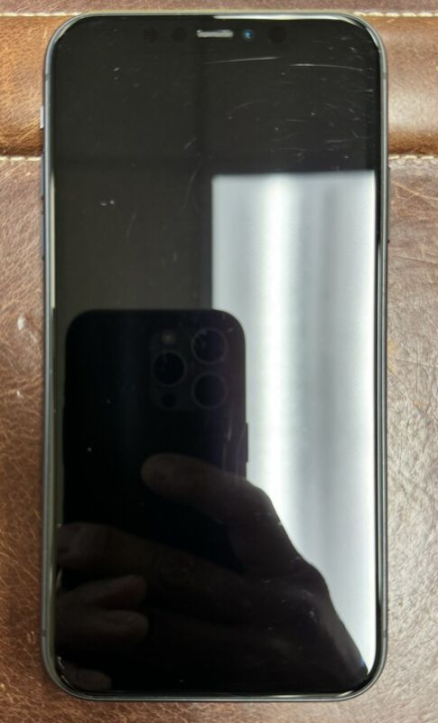 Apple Iphone 11 - 64 Gb - Black (Unlocked) Great Used Condition