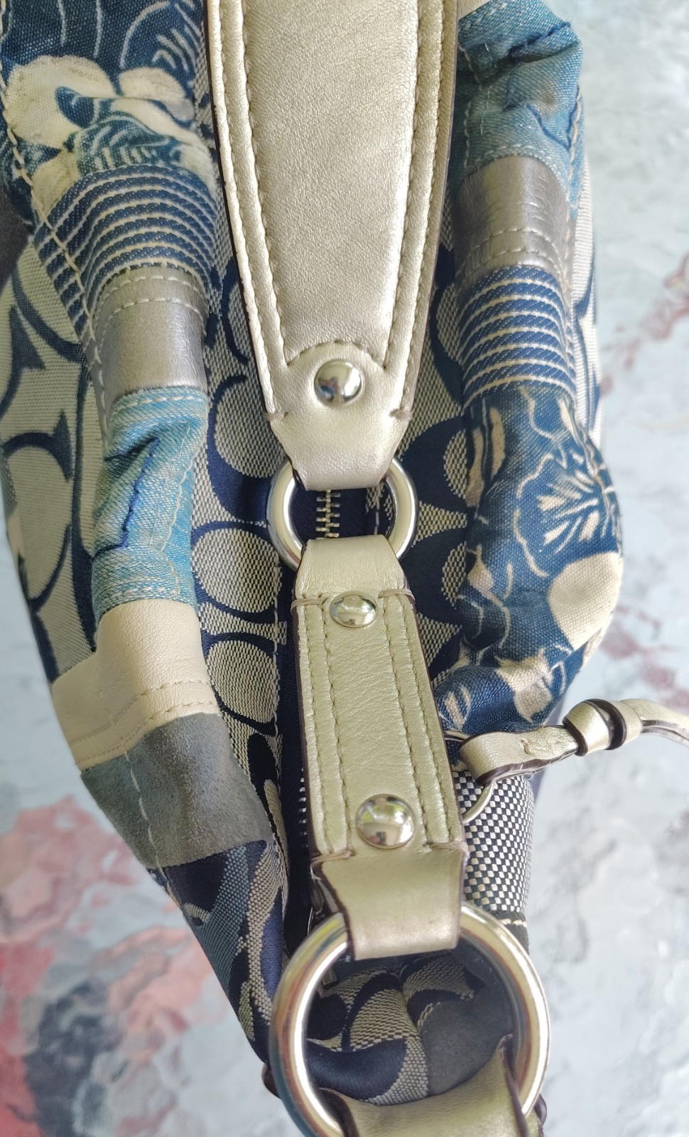 COACH Carly F13720 パッチワーク リバーシブルリボン付 Coach Vintage MEDIUM F13720 Carly Denim Signature C/Leather/ Suede