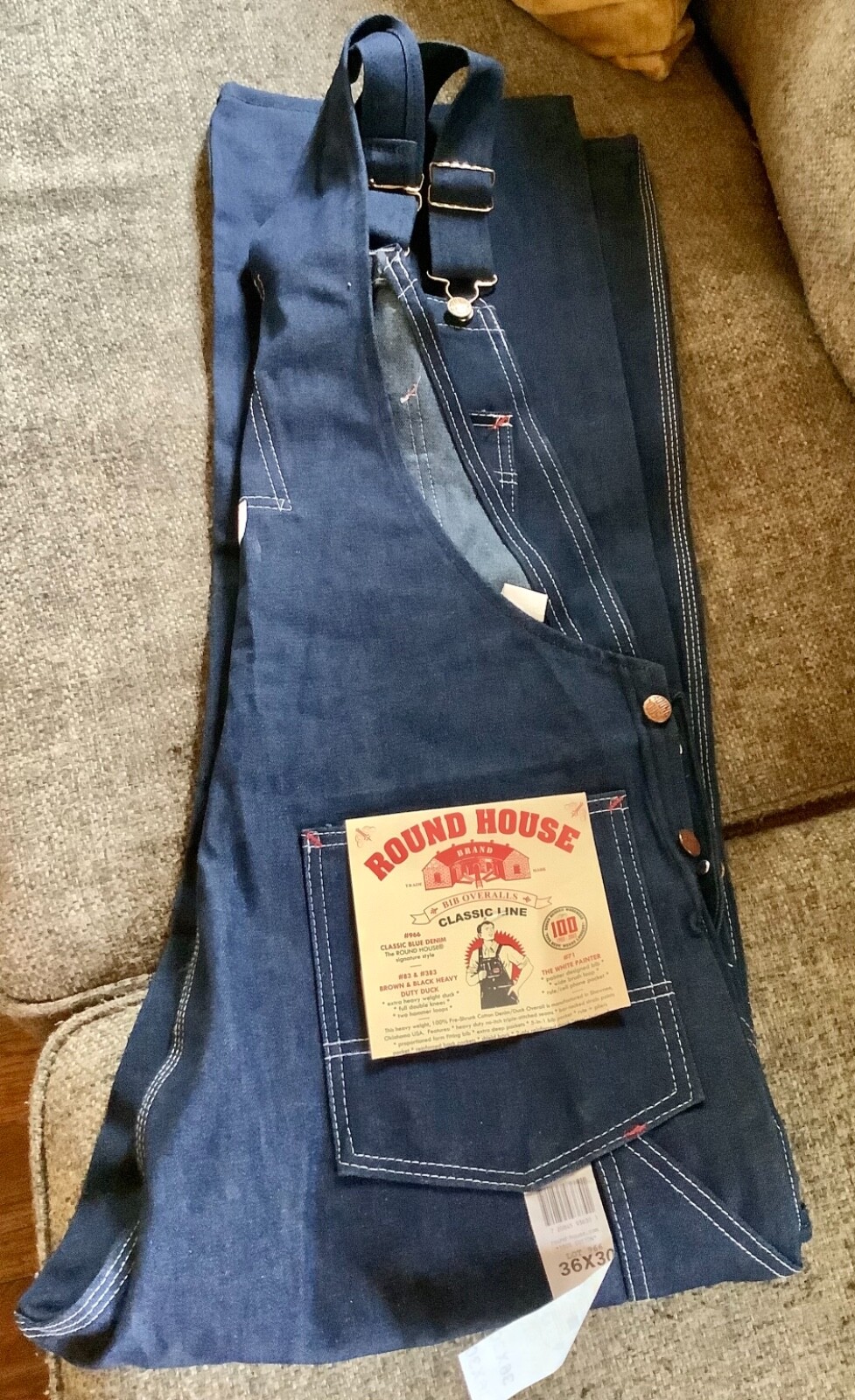 NEW denim Round House Classic Bib Overalls Mens Size 36x30 NEW denim Round House Classic Bib Overalls Mens Size 36x30