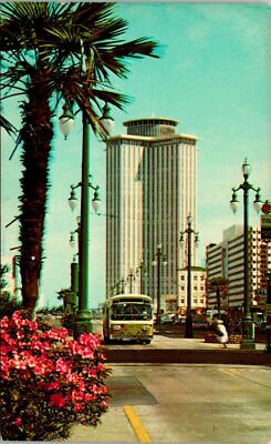 New Orleans LA International Trade Mart Postcard unused (16810)