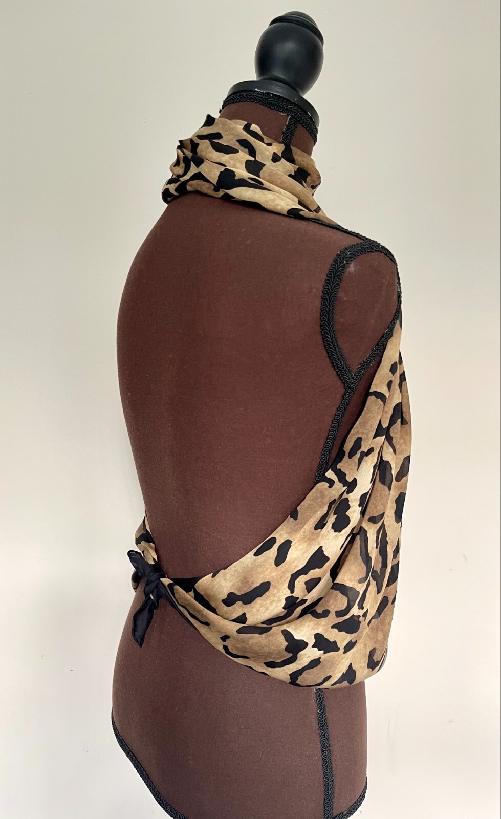 Pre-owned Gucci Unisex  Silk Scarf Leopard Animal Print Black Beige Chiffon Stole Scarf