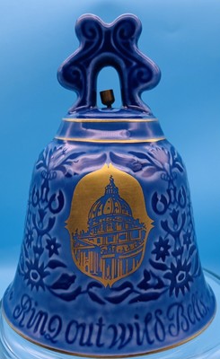 VTG 1975 PORCELAIN New Year's Bell San Pietro Roma St Peters #9675 Dinner Bell ￼