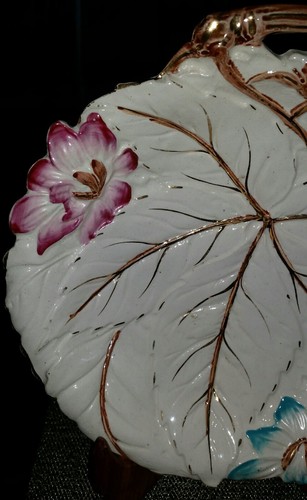 ENGLISH ANTIQUE 19C TEXTURED MAJOLICA LARGE LEAF SHALLOW DISH WITH FLOWERS