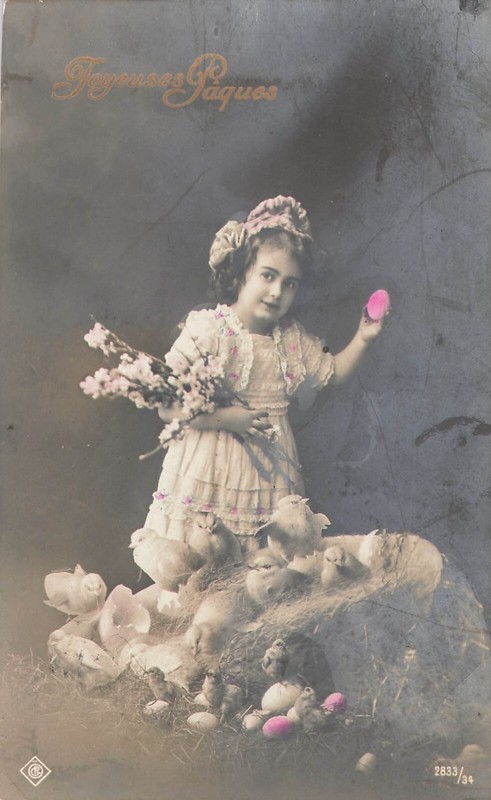 Cp Joyeuses  Paques Petite Fille Poussins Oeufs Colores - 34911