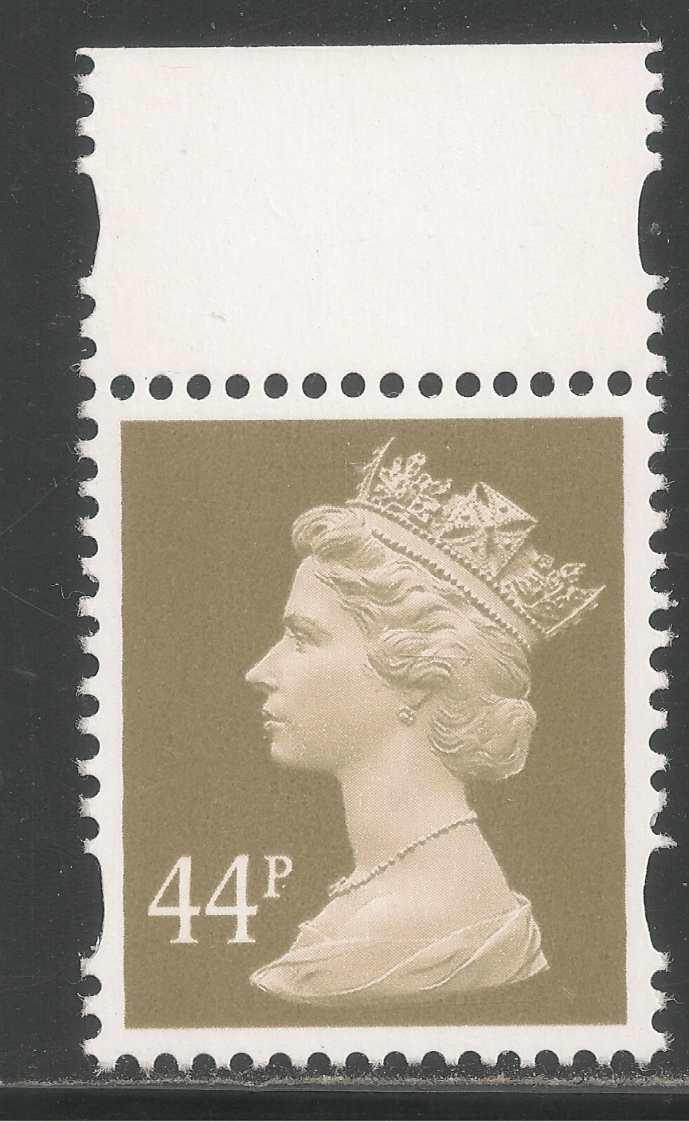 洋書 THE QUEEN: Elizabeth II 41YLcy3zo2L._AC_SY200_QL15_.jpg