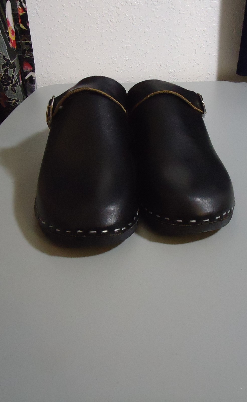 Torpatoffeln Black Leather Stapled Sweden Clogs sz 39 Barely Worn