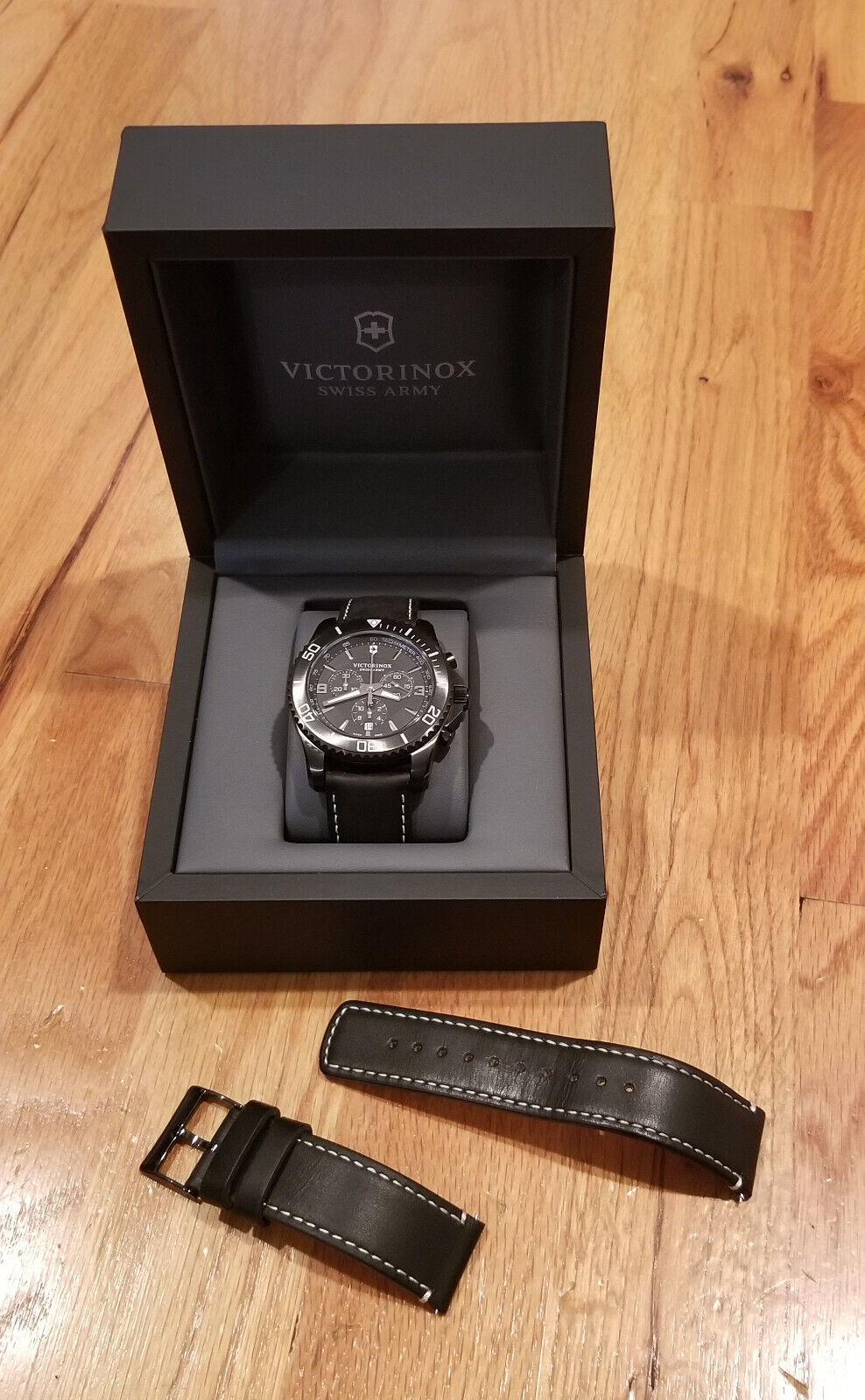 Victorinox Maverick Black Edition Chronograph 43mm w Victorinox Maverick Black Edition Chronograph 43mm w