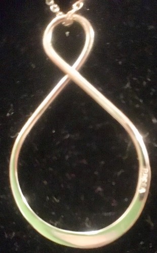 .925 Sterling Silver Teardrop Openwork Chain Necklace IN EXCELLENT CONDITION