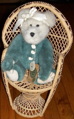 VINTAGE BOYDS  BEARS GUINEVERE & GWENNORE JOINTED chairs NOT included VALENTINE