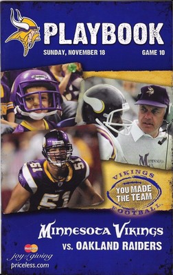 In vendita MINNESOTA VIKINGS PLAYBOOK BUD GRANT ON COVER VS. OAKLAND RAIDERS 11/18/2007