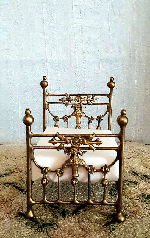 DOLLHOUSE MINIATURE BED ARTISAN MADE 1:24 SCALE **HAPPY SPRING!**