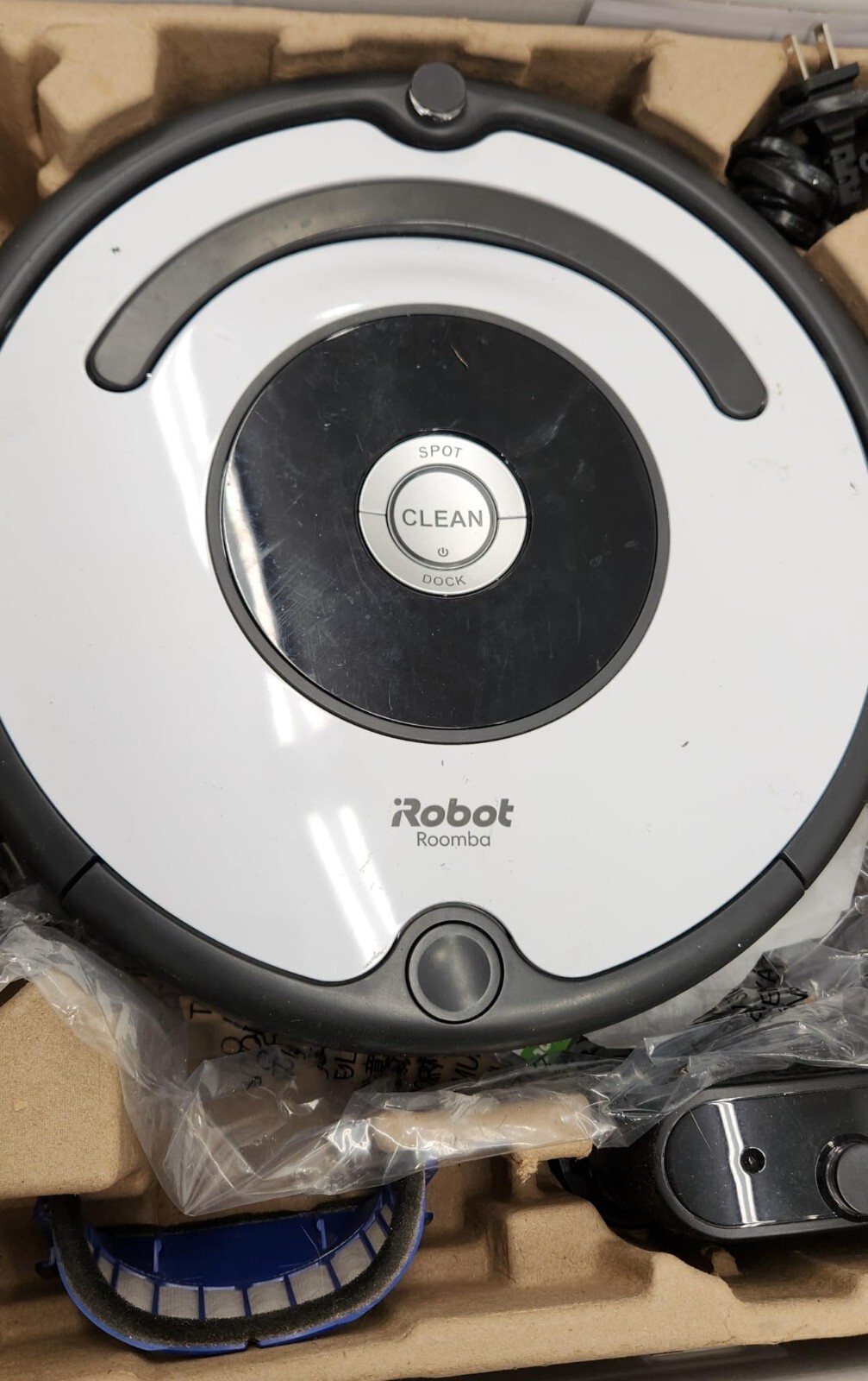 iRobot Roomba 692 Wi-Fi Connected Robot Vacuum Used