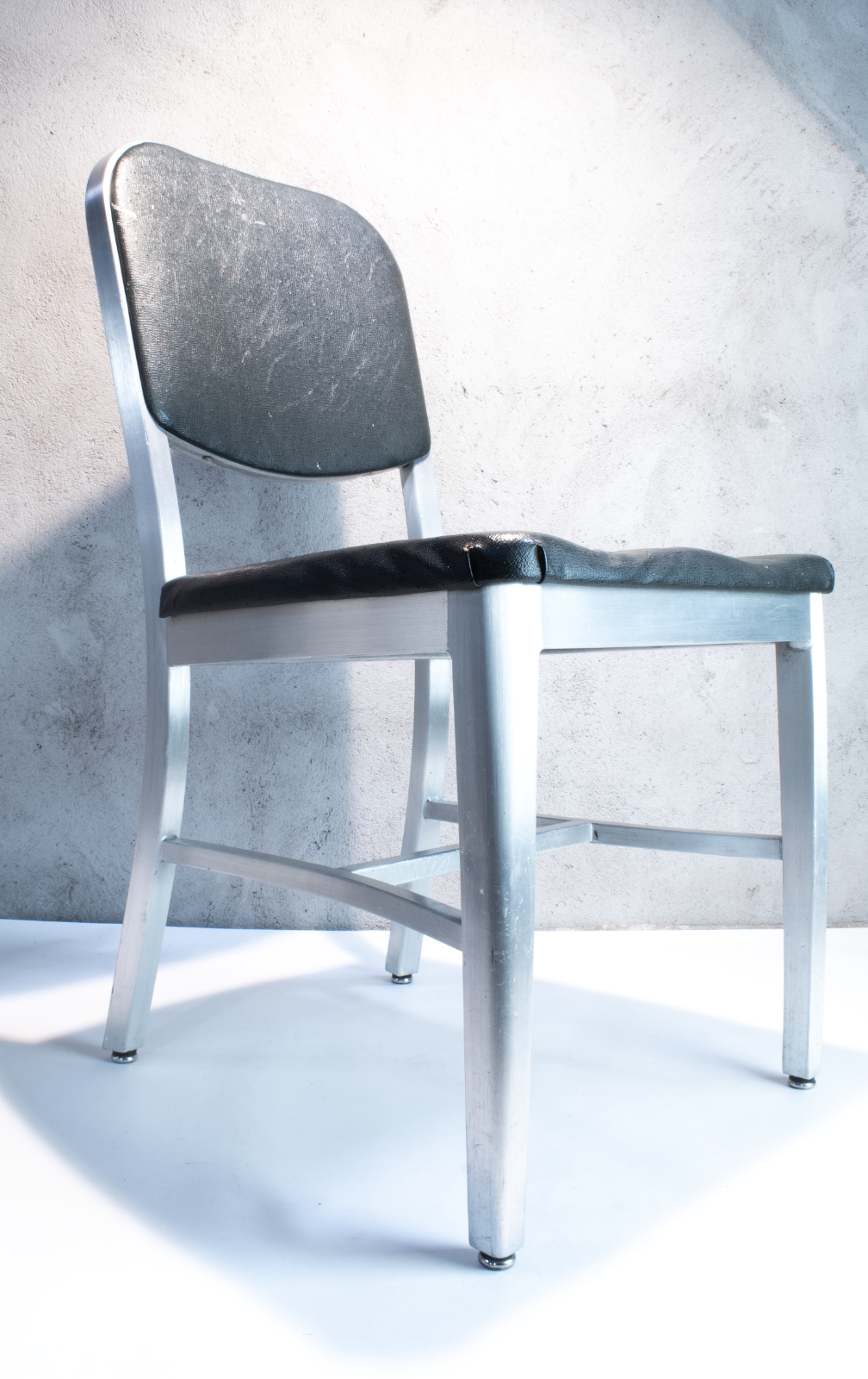エメコ　emeco kong navy chair ポリッシュ　アルミ　美品 エメコ emeco kong navy chair ポリッシュ アルミ 美品