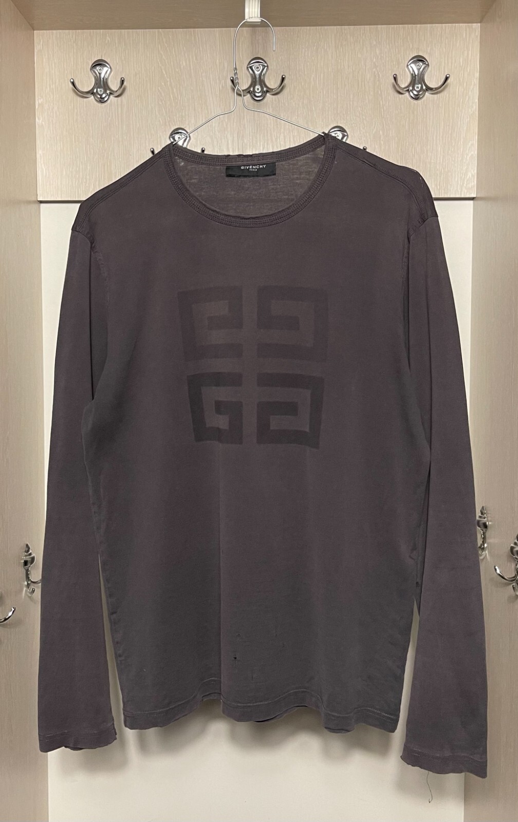 ★関税負担無し★ ※要在庫確認 Givenchy Paris T-shirt Givenchy Paris for Men's Long Sleeve Distressed T-shirt Gray