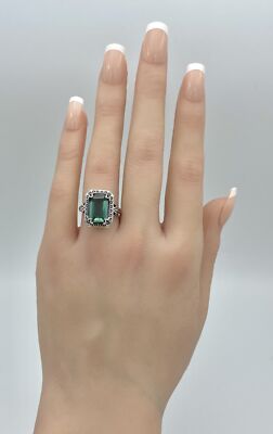 ART NOUVEAU STYLE 925 STERLING SILVER SOLITAIRE SIMULATED EMERALD RING      891X