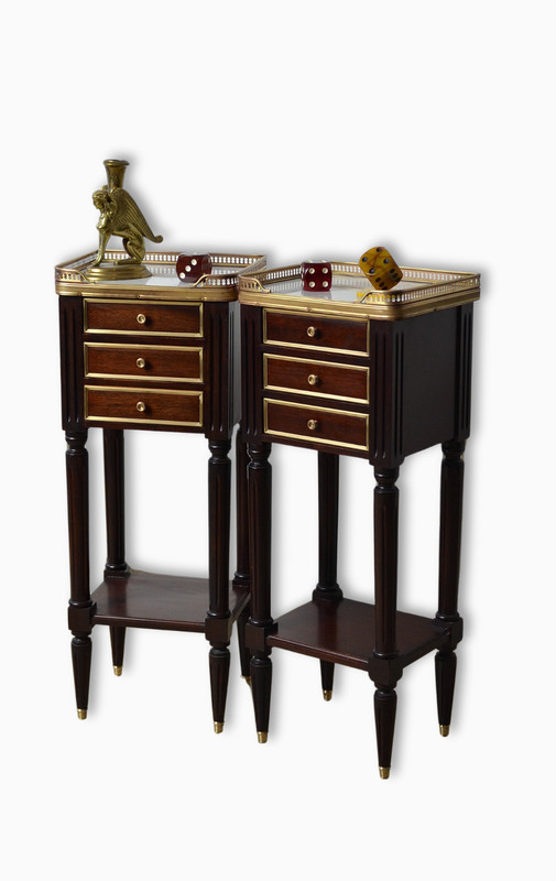 Paire De Chevets De Style Louis Xvi