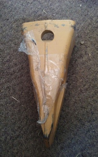 1 GENUINE OEM CAT CATERPILLAR bucket tooth