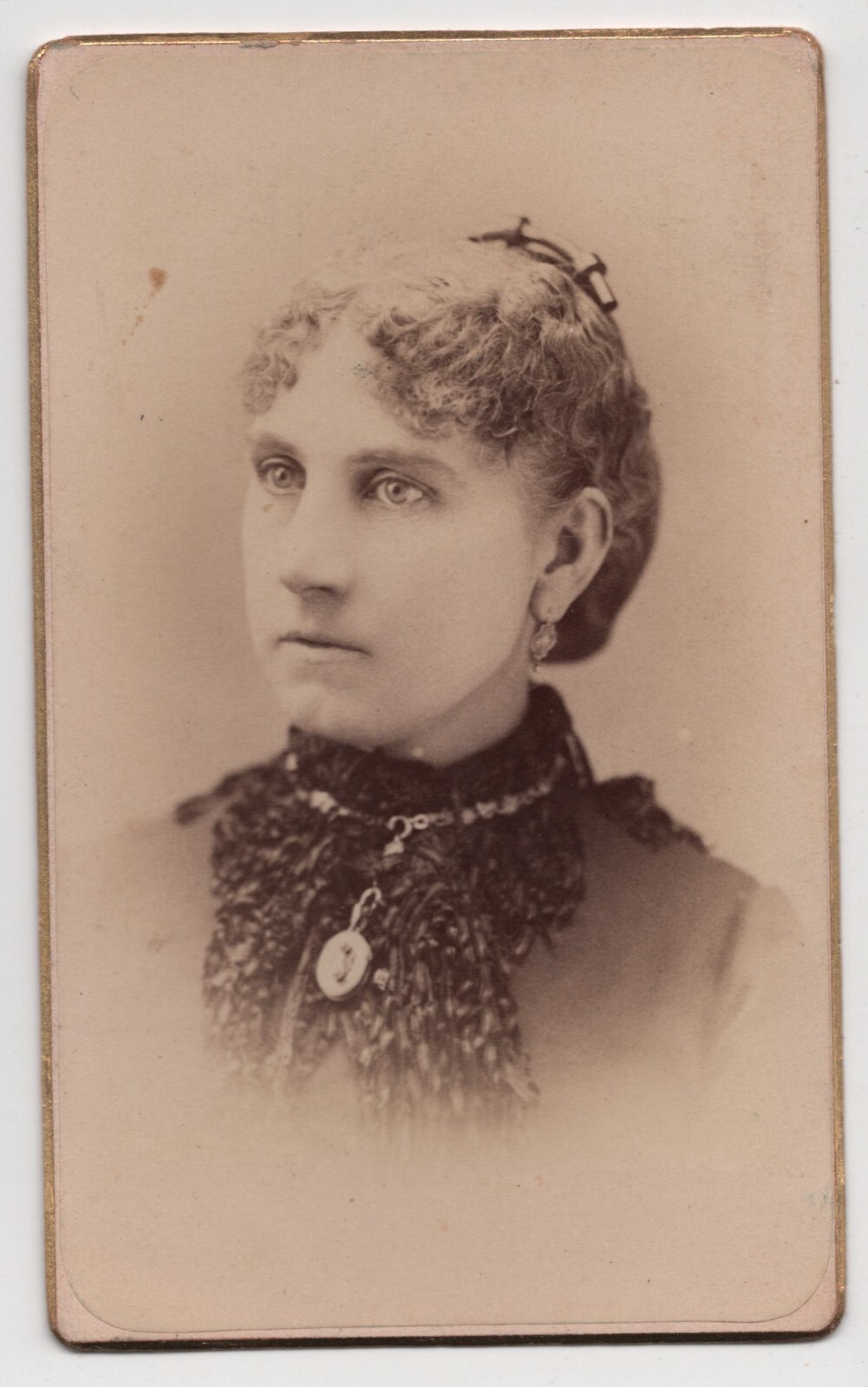 ANTIQUE CDV CIRCA 1880s S. PIPER GORGEOUS YOUNG LADY IN DRESS MANCHESTER N.H.