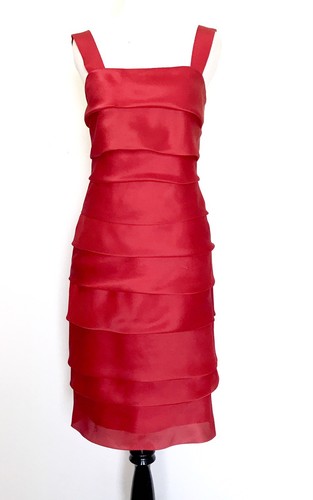 Pre-owned Carolina Herrera Red Silk Formal Dress. Retails $1000 Price $398 Size 2