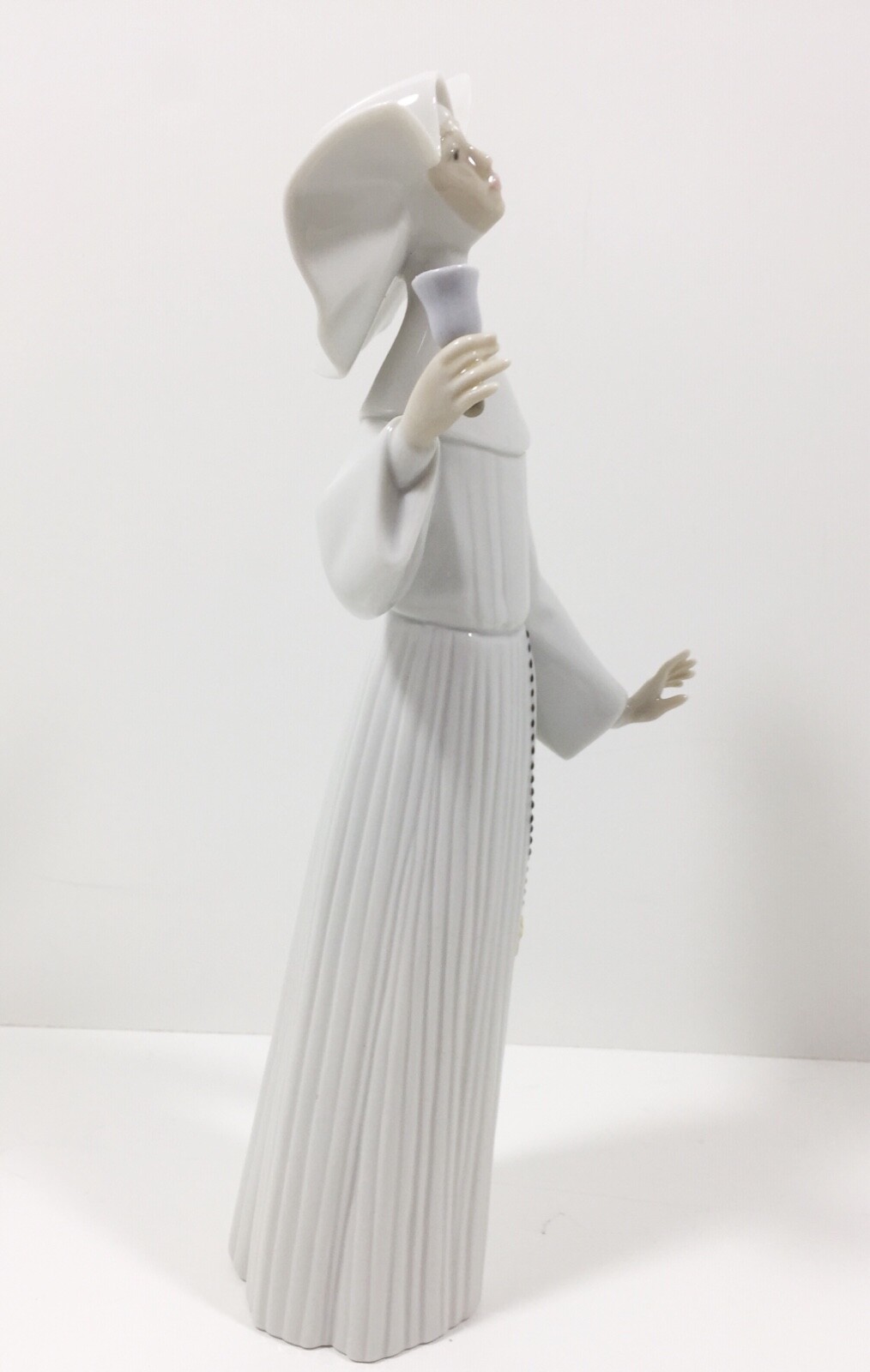 Lladro White Nun “Call To Prayer” #5551 RARE