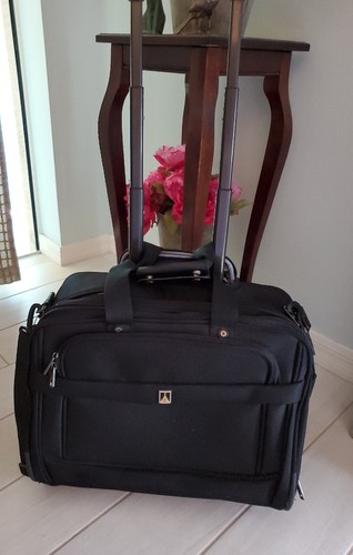 Travel Pro 4 Flight Crew Gadget  Laptop Black Wheels Telesco