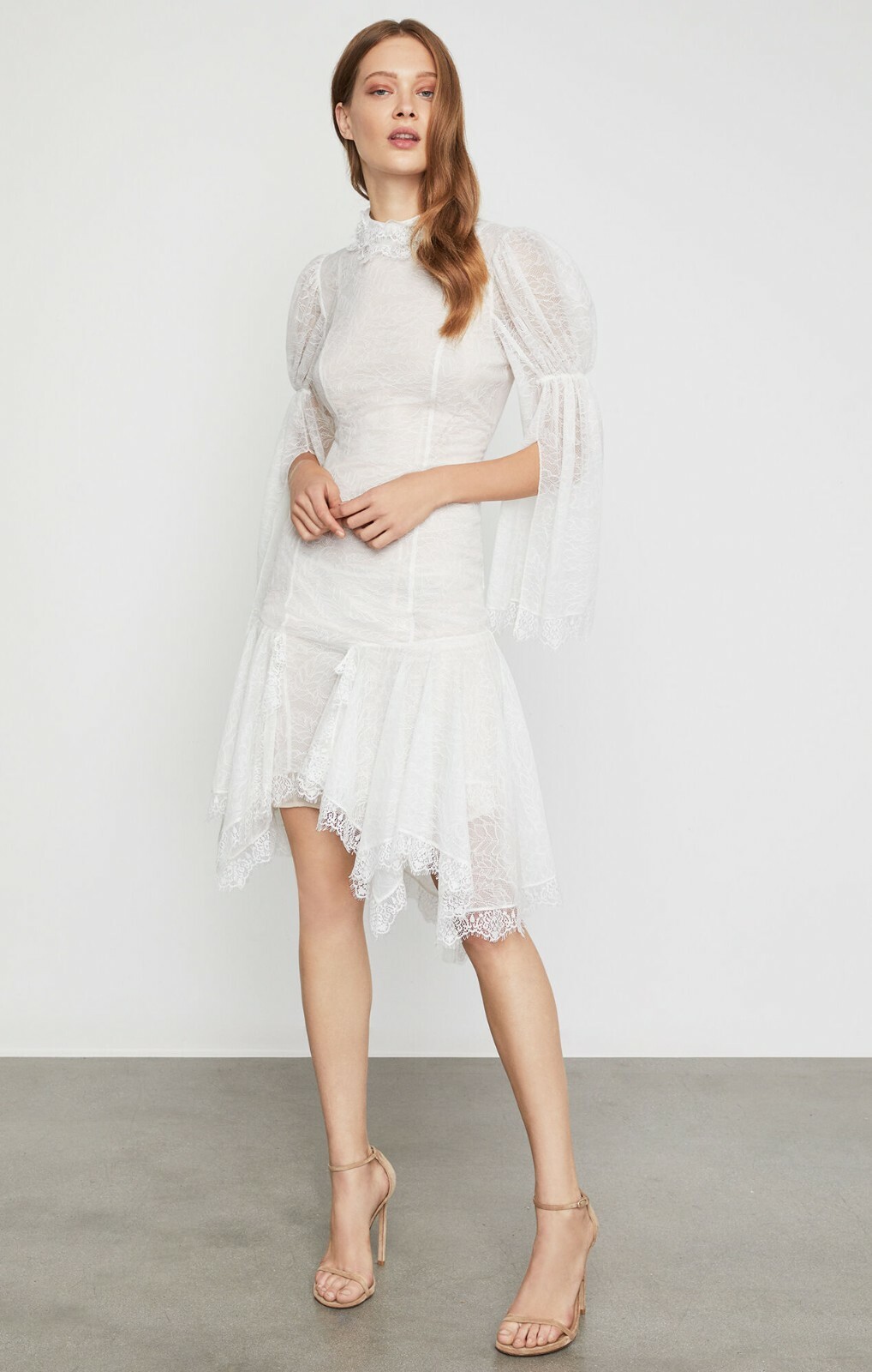 BCBGMAXAZRIA BCBGMAXAZRIA SZ4 ASYMMETRISCH SPITZE SCHLITZ ÄRMEL ETUIKLEID ÜBER WEISS