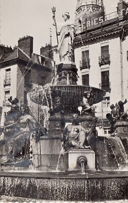 CPA - NANTES - la fontaine de la place royale - Loire Atlantique  44 -  circulé