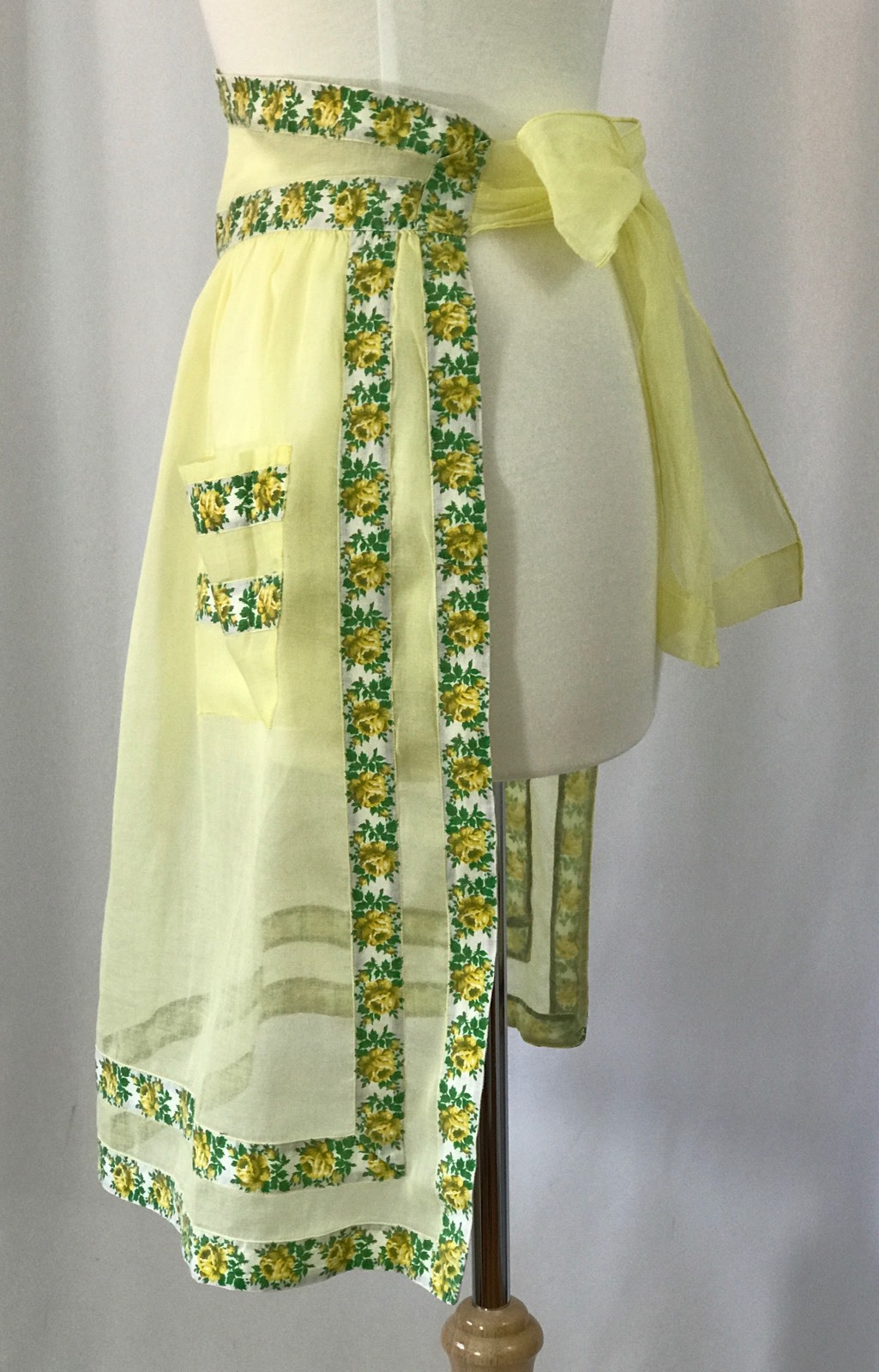 VTG Half Apron Sheer Lemon Yellow Organza Rose Ribbon Trim Mid Century High Tea