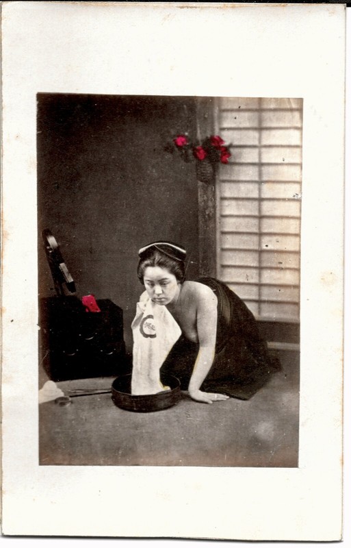 Japon Jeune Femme Geisha Faisant Sa Toilette Circa 1880 Photo Albumine Cabinet