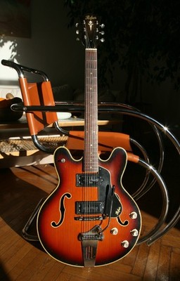 Guitare électrique vintage  HOFNER modèle 4572-E2- de 1968/1969