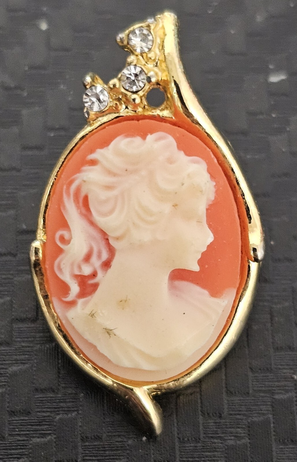 Lovely Costume Cameo Brooch Gold Tone Portrait Rhinestone