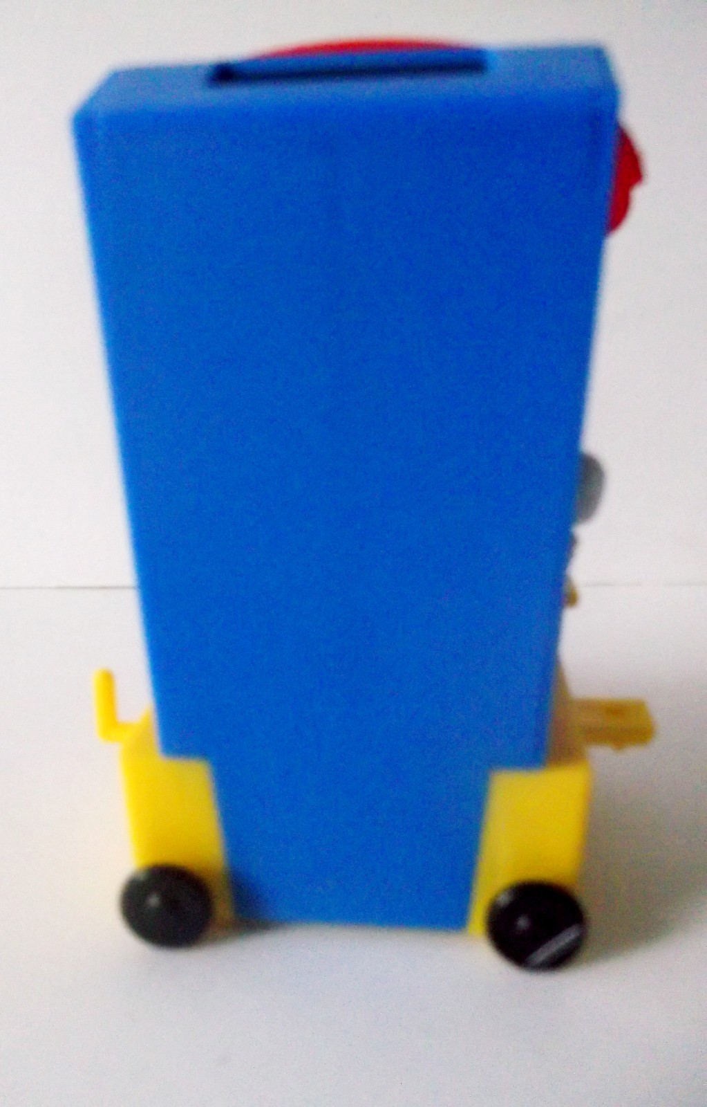 Solar Powered Popcorn Stand  Bobble Head Swing Arms Holding Snacks