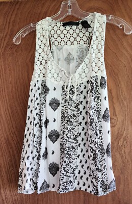 BKE Top Women small Shirt Boutique Floral Lace Tank crochet Sleeveless paisley