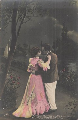 CP COUPLE ELEGANT ENLACE EN PROMENADE - 46660