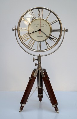 Vintage Messing Tischuhr Römische Ziffern mit Holz Dreibeinstativ Wohndeko