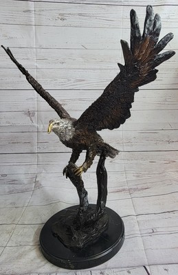 STUNNING EAGLE LANDING GENUINE HOTCAST BRONZE STATUE ON MARBLE SCULPTURE DECOR