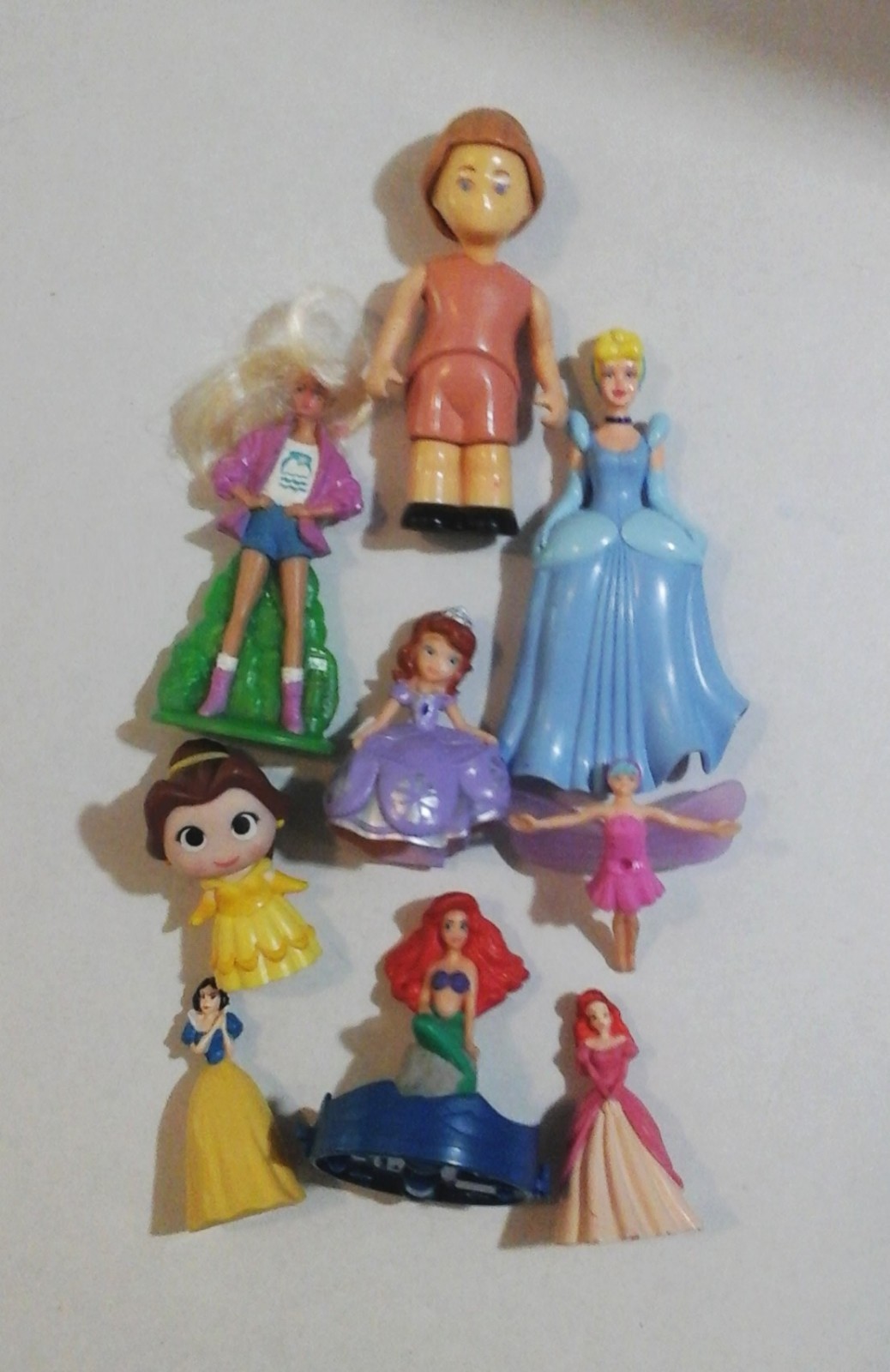 DOLLS AND PRINCESSES FIGURES Disney, Barbie 9 Figure Lot PRINCESS FIGURINES