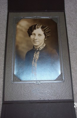VINTAGE VICTORIAN YOUNG WOMAN PHOTO ESTATE 1916? BEAUTY FOLIO KANSAS OKLAHOMA