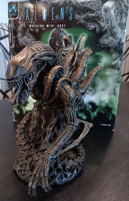 Boxed Aliens Warrior Mini Bust Palisades 7'' 2003