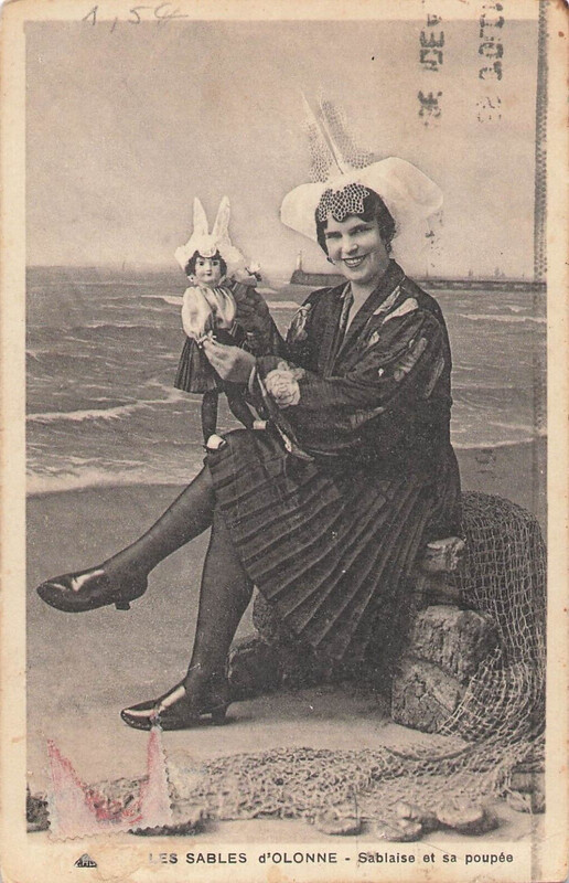 Cp Les Sables-D'Olonne Sablaise Et Sa Poupee