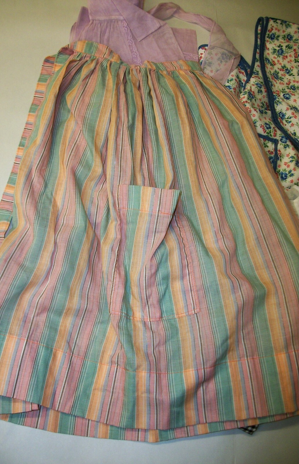 7 Vintage Assorted Aprons - Estate Lot