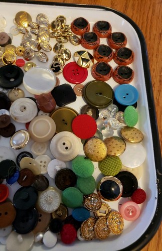 Nice Mixed Lot of Vintage Buttons. Metal, plastic, sewing, craft & collecting.