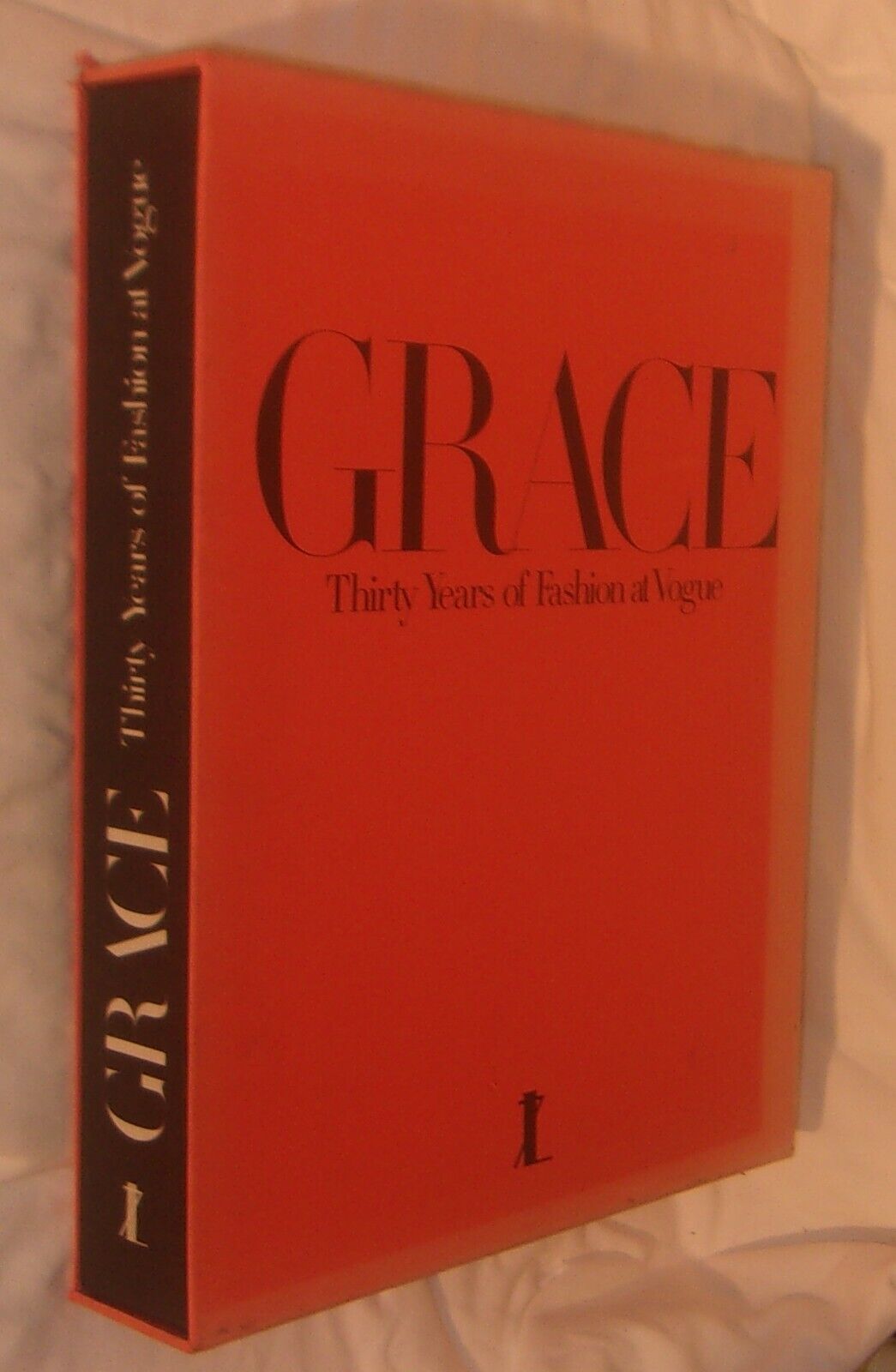 GRACE THIRTY YEARS OF FASHION AT VOGUE LARGE HARDCOVER BOOK GRACE THIRTY YEARS OF FASHION AT VOGUE LARGE HARDCOVER BOOK