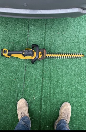 Dewalt 20v Max Li-Ion 22 In. Hedge Trimmer (Tool Only) DCHT820B New
