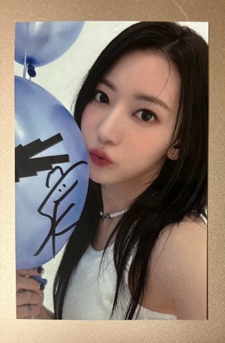 LE SSERAFIM Sakura Autographed Signed Broadcast Photocard PC