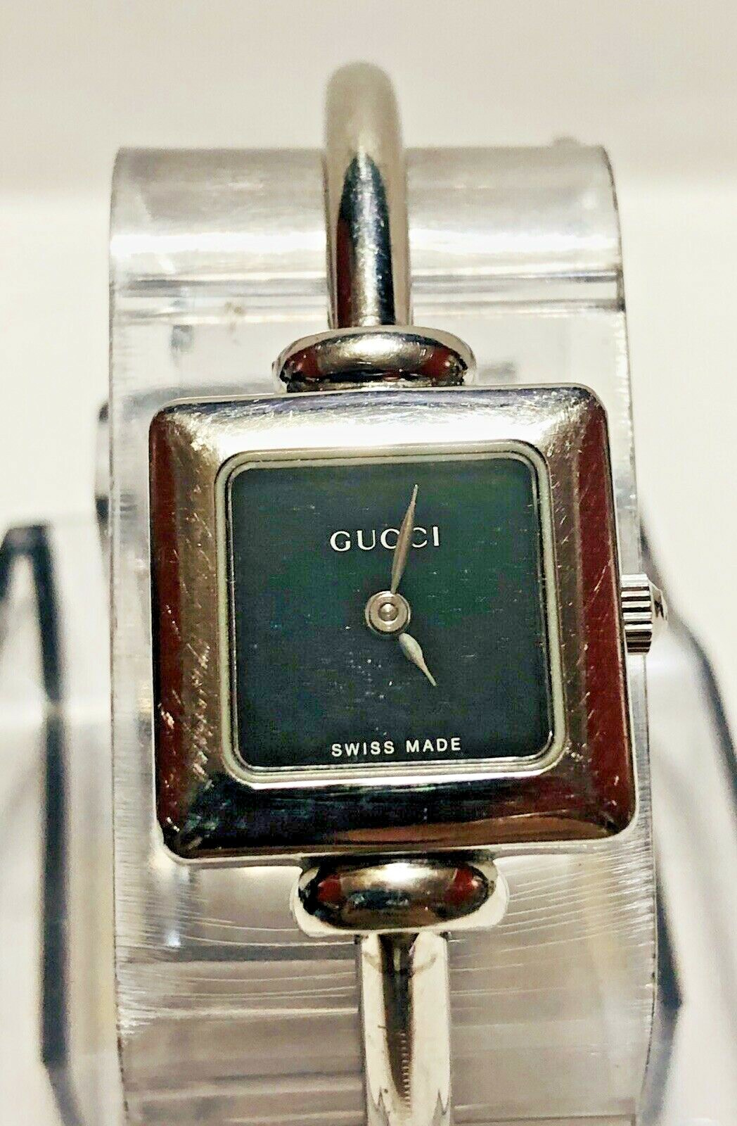 e069▽60▽GUCCI グッチ 1900L クオーツ 2針 3ATM 黒文字盤 バングル