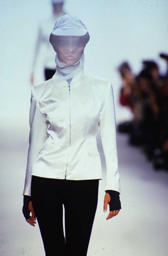 john galliano 90s archive 初期タグ　ボレロ john galliano 90s archive 初期タグ ボレロ - メルカリ
