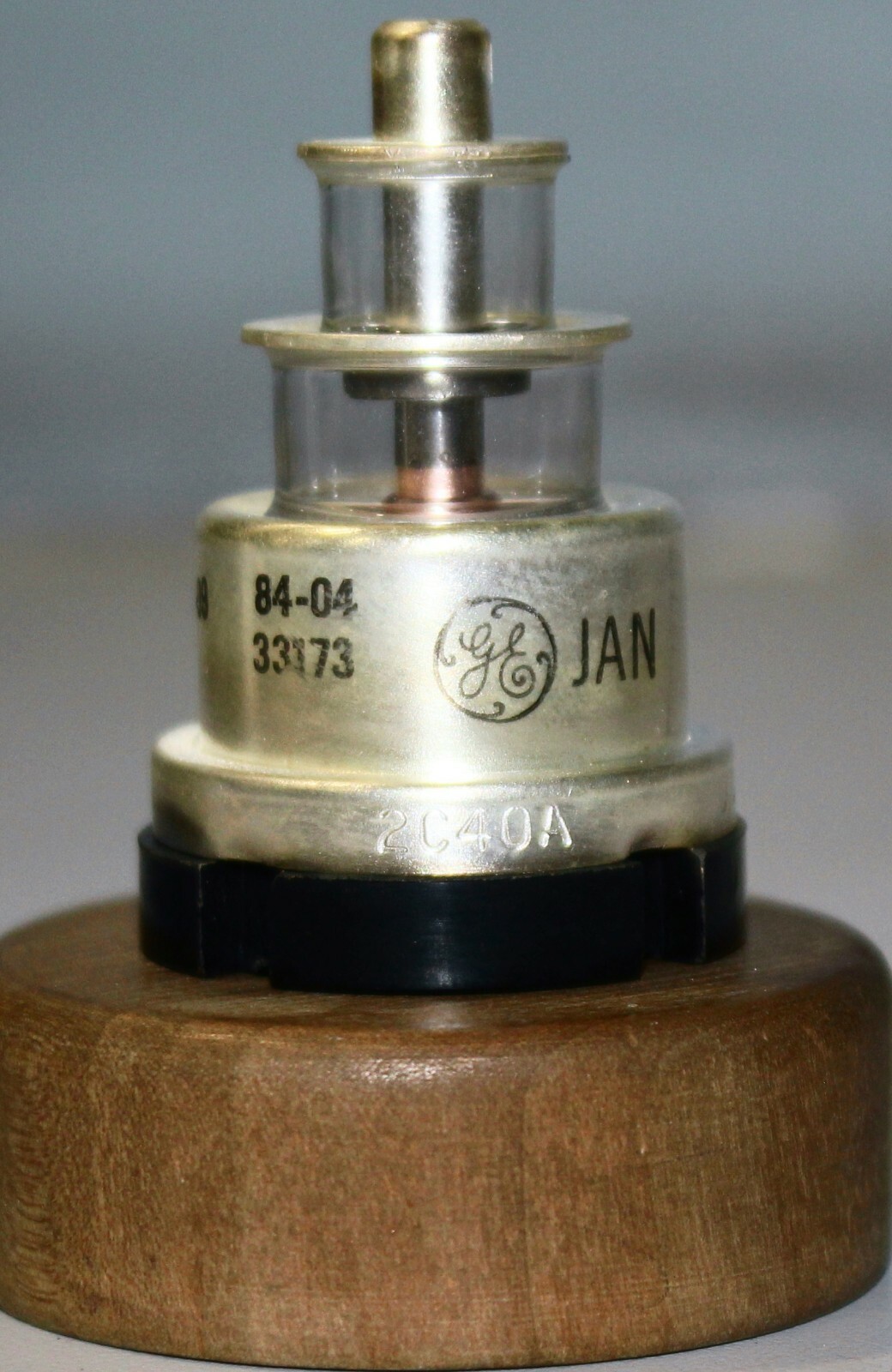 Купить Старинные лампы и разъемы JAN 2C40A GENERAL ELECTRIC MADE IN USA